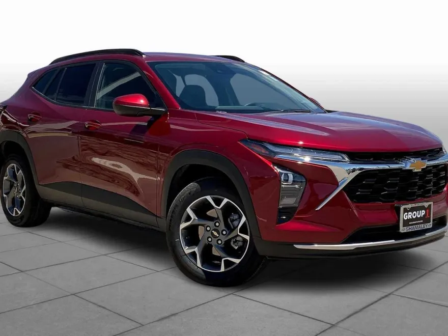2025 Chevrolet Trax LT photo 1