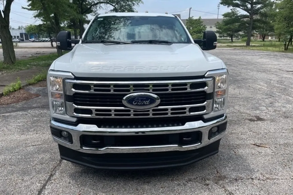 2024 Ford F-350 XLT photo 1