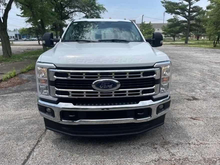 2024 Ford F-350 XLT photo 1