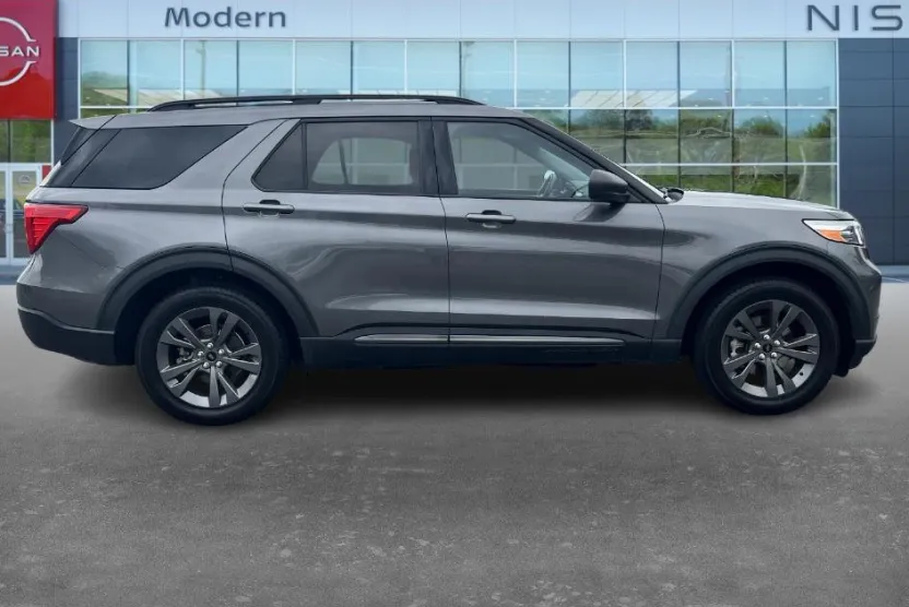2021 Ford Explorer XLT photo 1