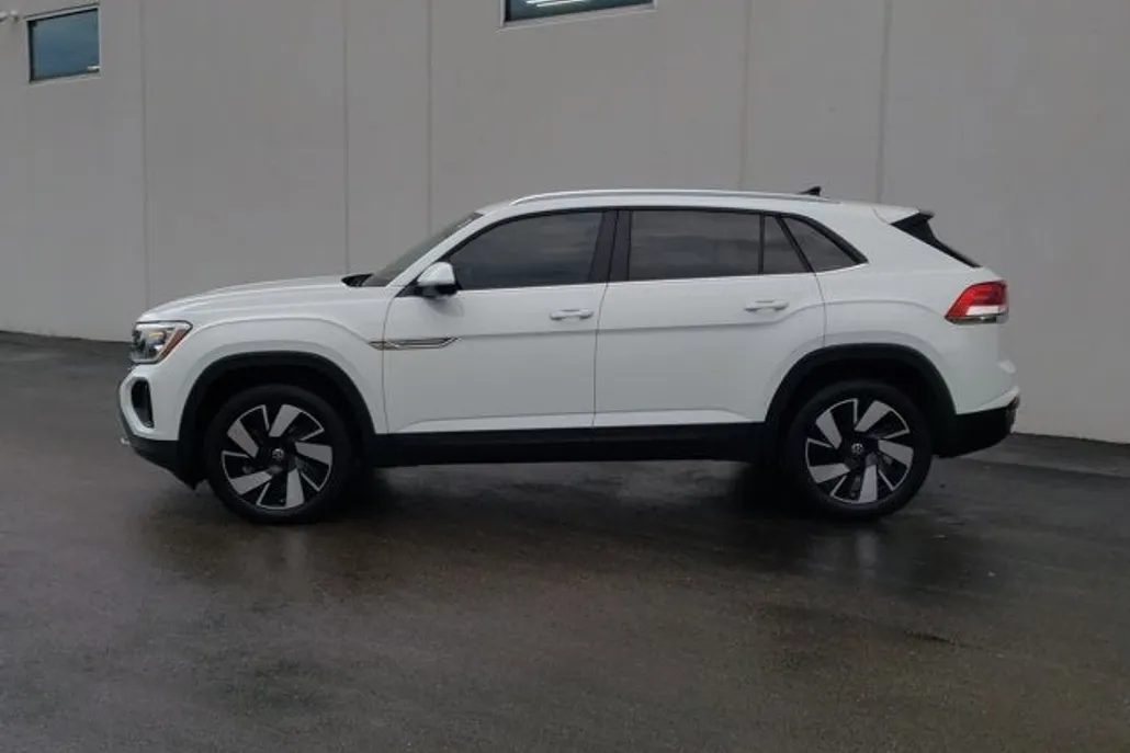 2024 Volkswagen Atlas Cross Sport SE Technology photo 1