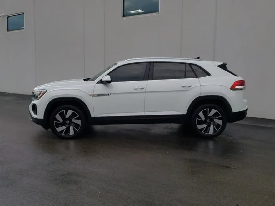 2024 Volkswagen Atlas Cross Sport SE Technology photo 1