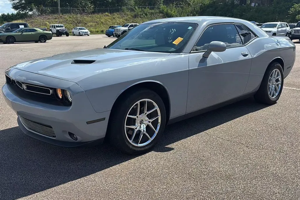 2020 Dodge Challenger SXT photo 1