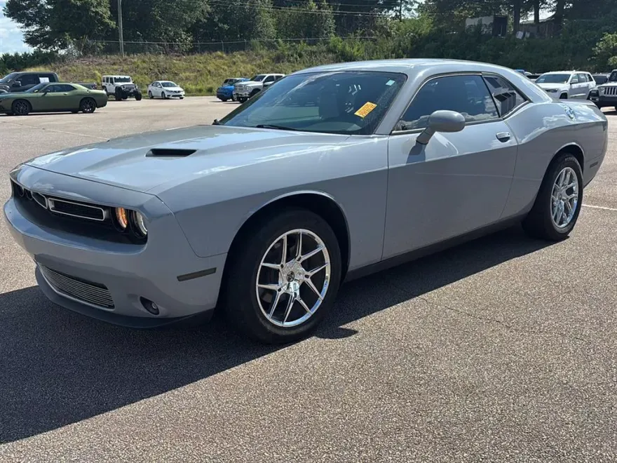 2020 Dodge Challenger SXT photo 1