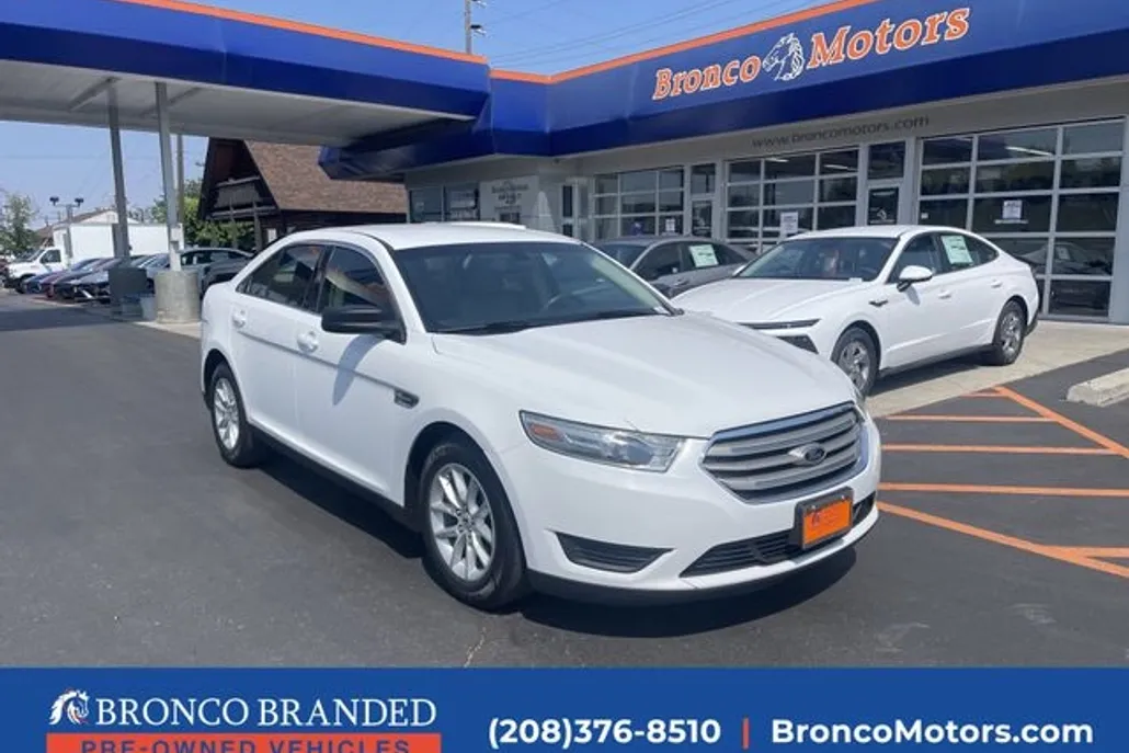 2014 Ford Taurus SE photo 1