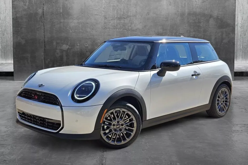 2025 Mini Cooper Hardtop 2 Door Signature photo 1