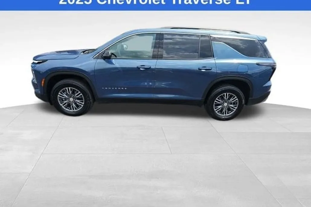 2025 Chevrolet Traverse photo 1