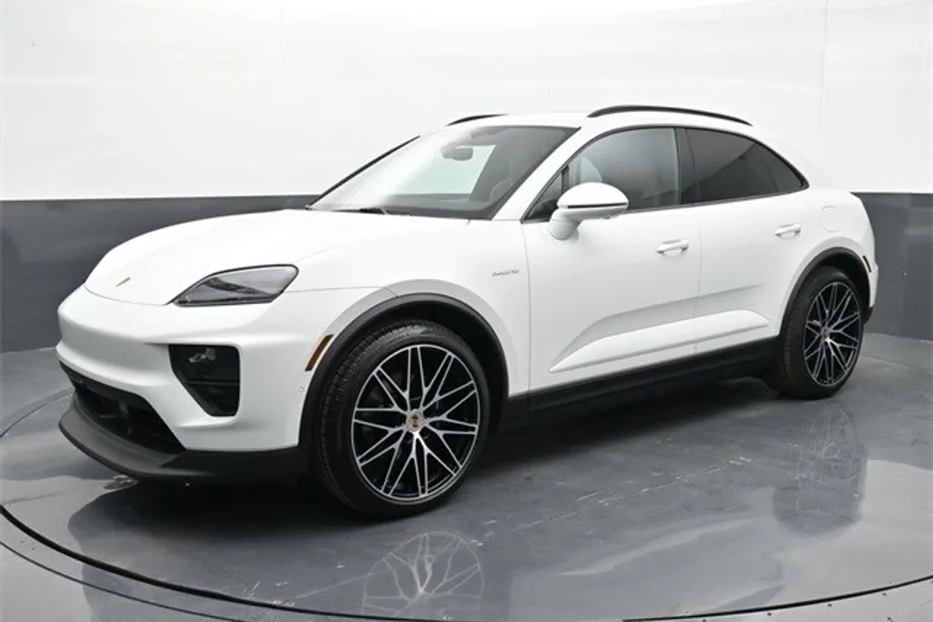 2025 Porsche Macan Electric photo 1