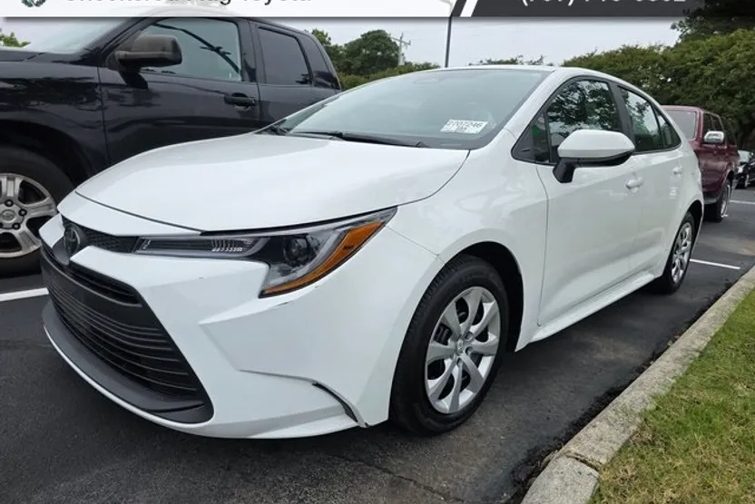 2024 Toyota Corolla LE photo 1