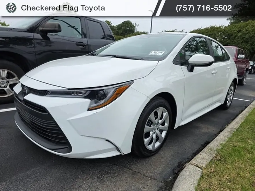 2024 Toyota Corolla LE photo 1