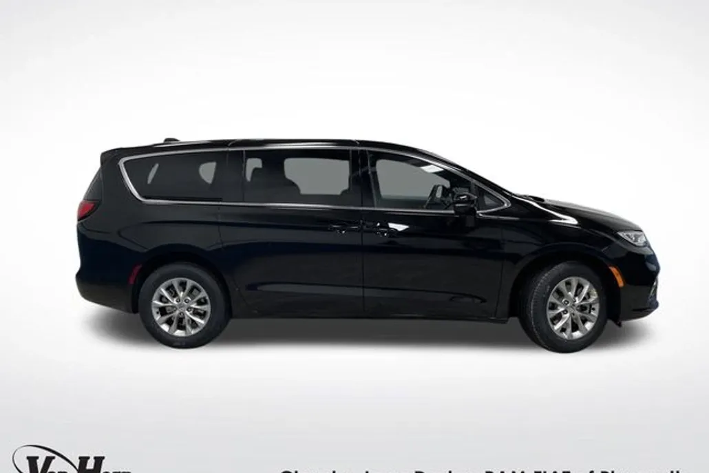 2025 Chrysler Pacifica photo 1