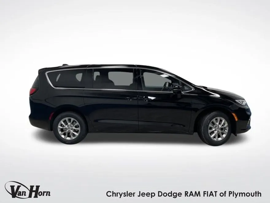 2025 Chrysler Pacifica photo 1