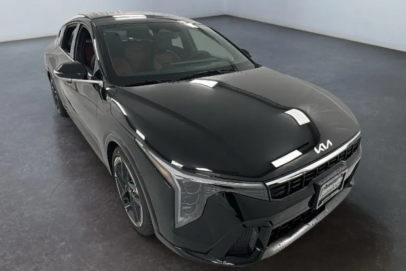 2025 Kia K4 GT-Line photo 1