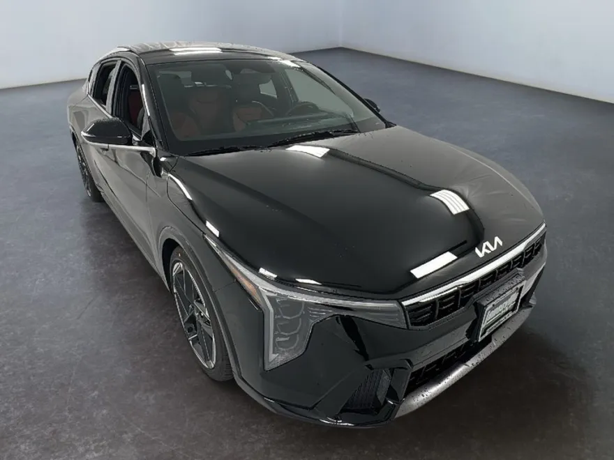 2025 Kia K4 GT-Line photo 1
