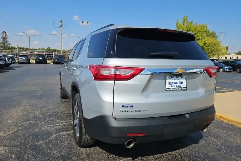 2021 Chevrolet Traverse Leather photo 1