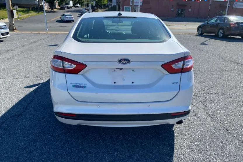 2014 Ford Fusion Energi SE photo 1