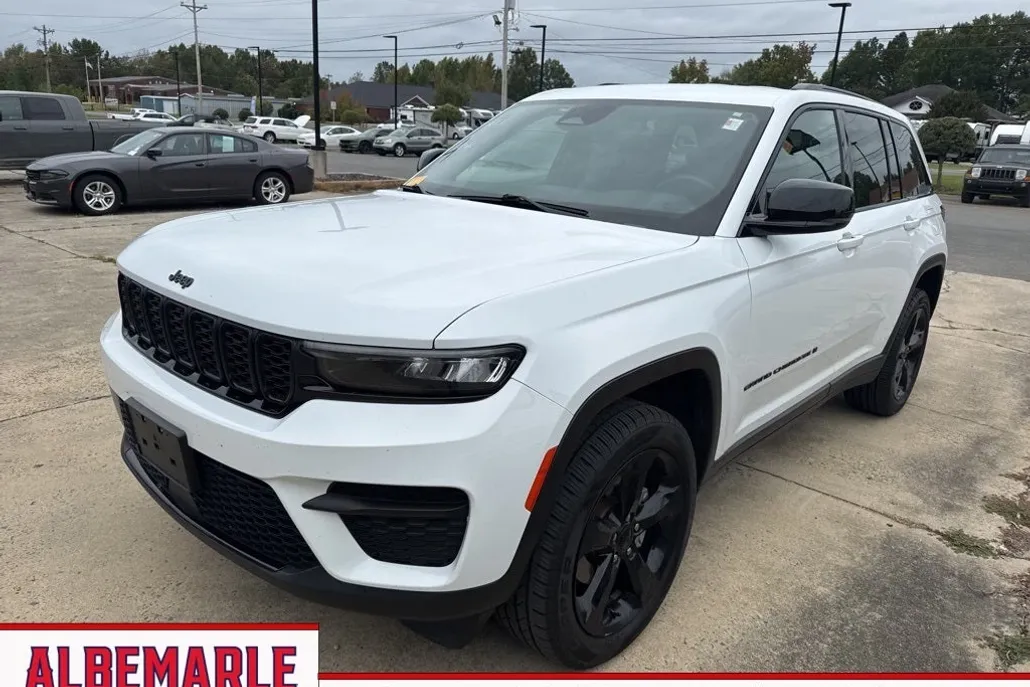 2022 Jeep Grand Cherokee Altitude photo 1