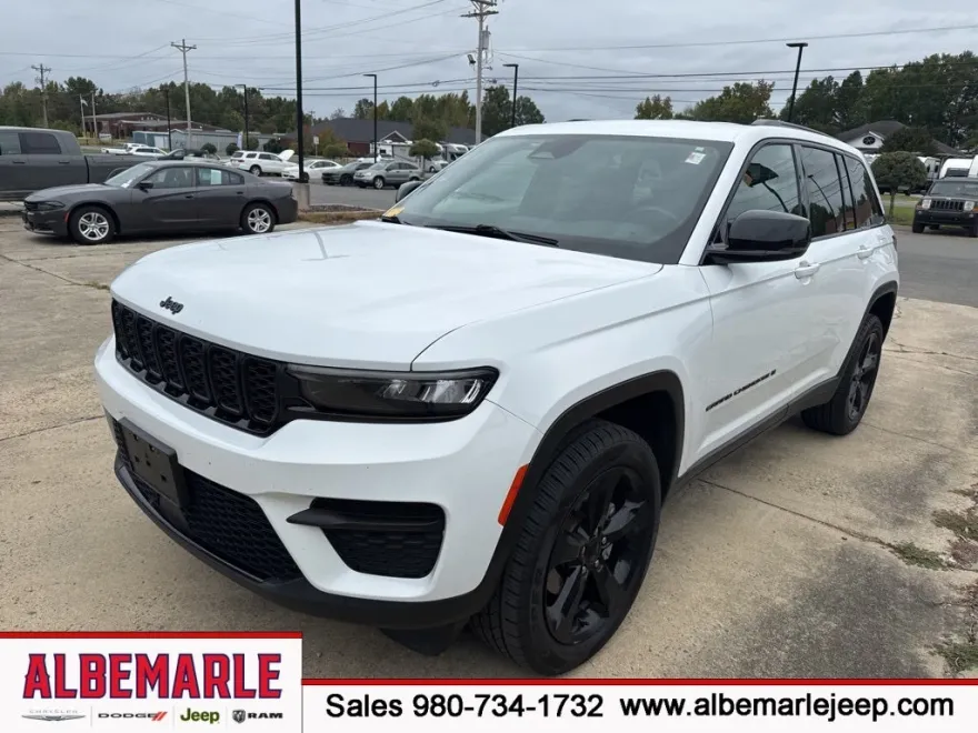 2022 Jeep Grand Cherokee Altitude photo 1