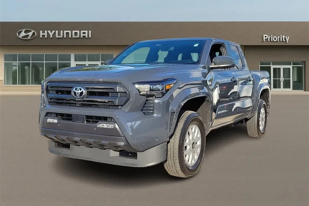 2024 Toyota Tacoma SR5 4x4 photo 1