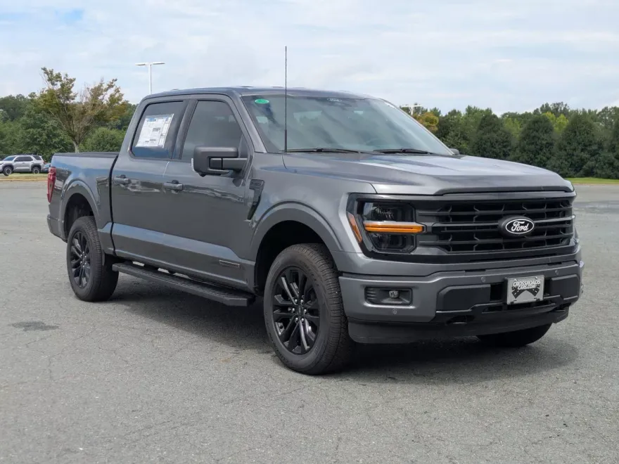 2025 Ford F-150 XLT photo 1