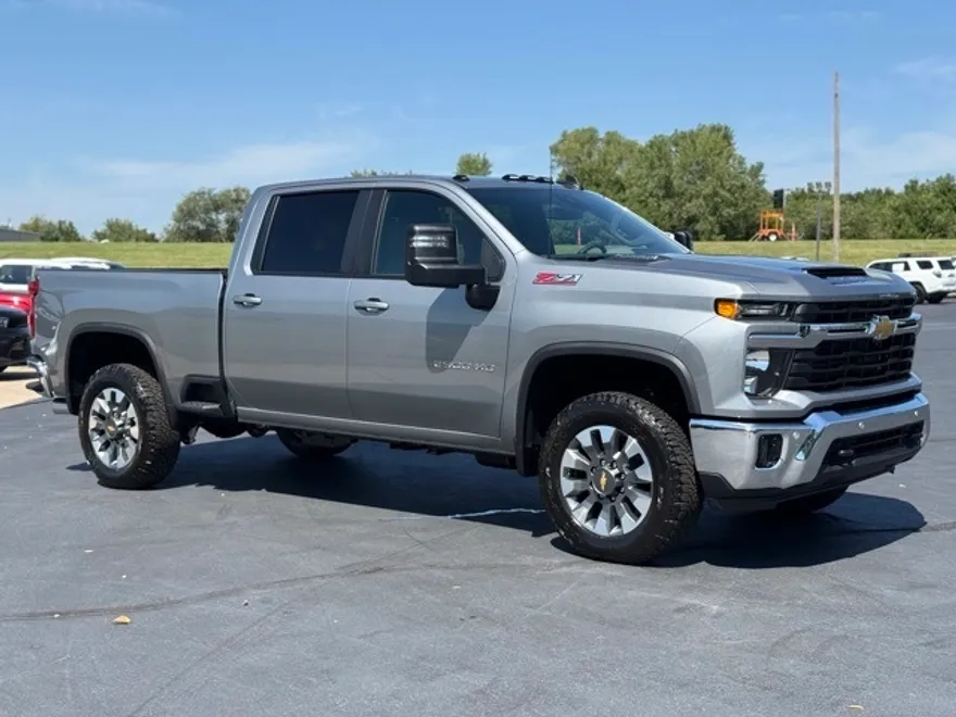 2025 Chevrolet Silverado 2500HD LT photo 1