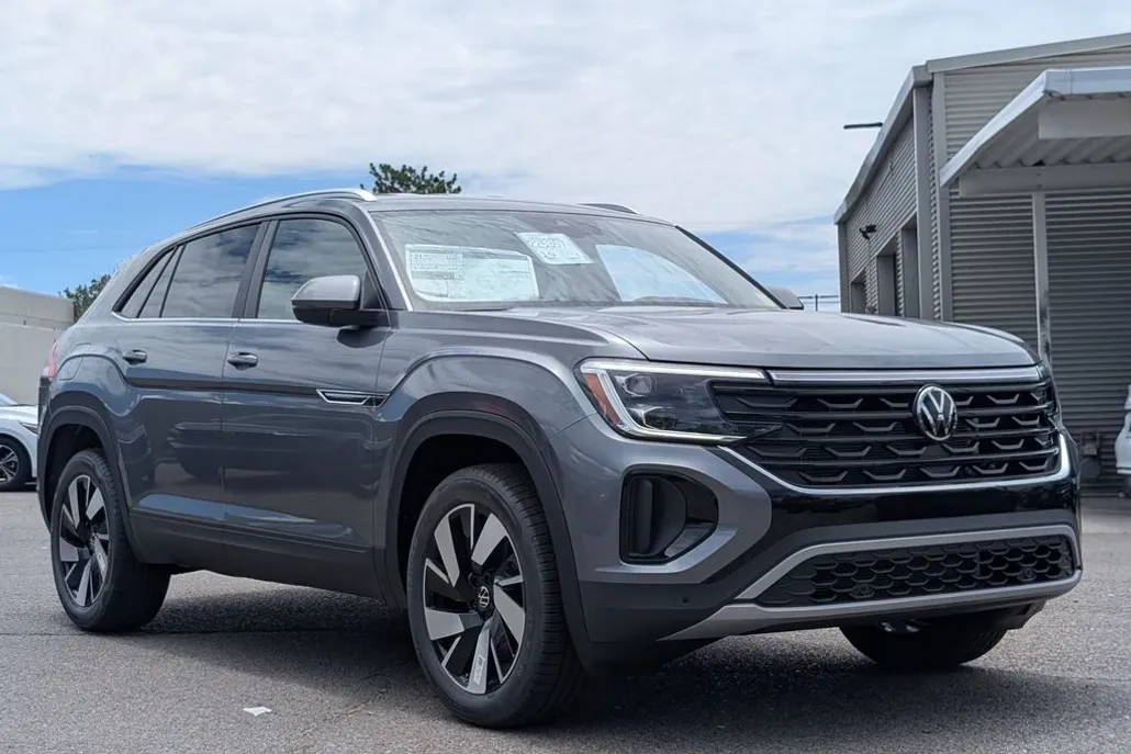 2025 Volkswagen Atlas Cross Sport SE Technology photo 1