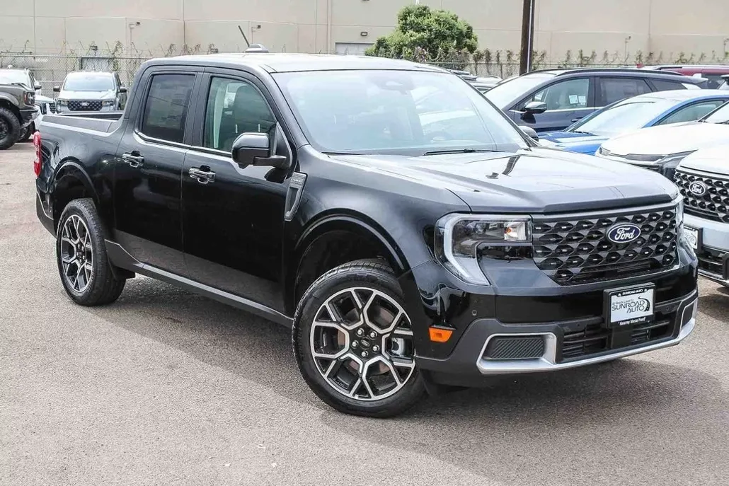 2025 Ford Maverick Lariat photo 1