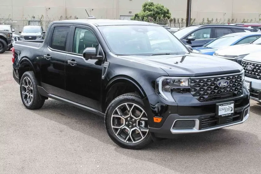 2025 Ford Maverick Lariat photo 1