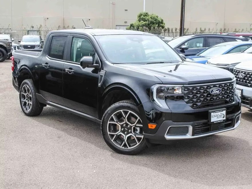 2025 Ford Maverick Lariat photo 1