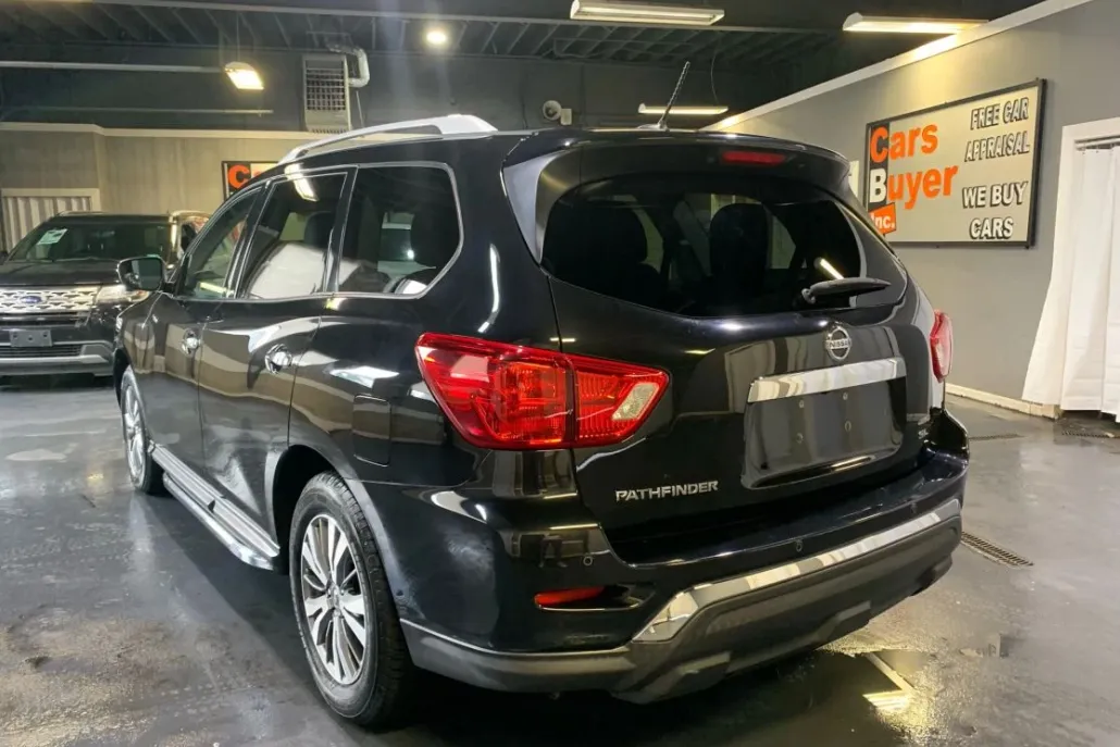 2018 Nissan Pathfinder SL photo 1