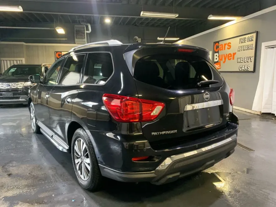 2018 Nissan Pathfinder SL photo 1