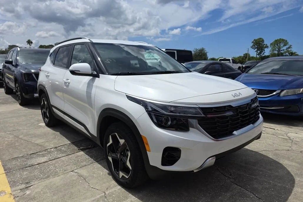 2025 Kia Seltos EX photo 1