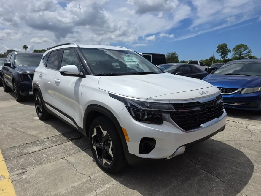 2025 Kia Seltos EX photo 1