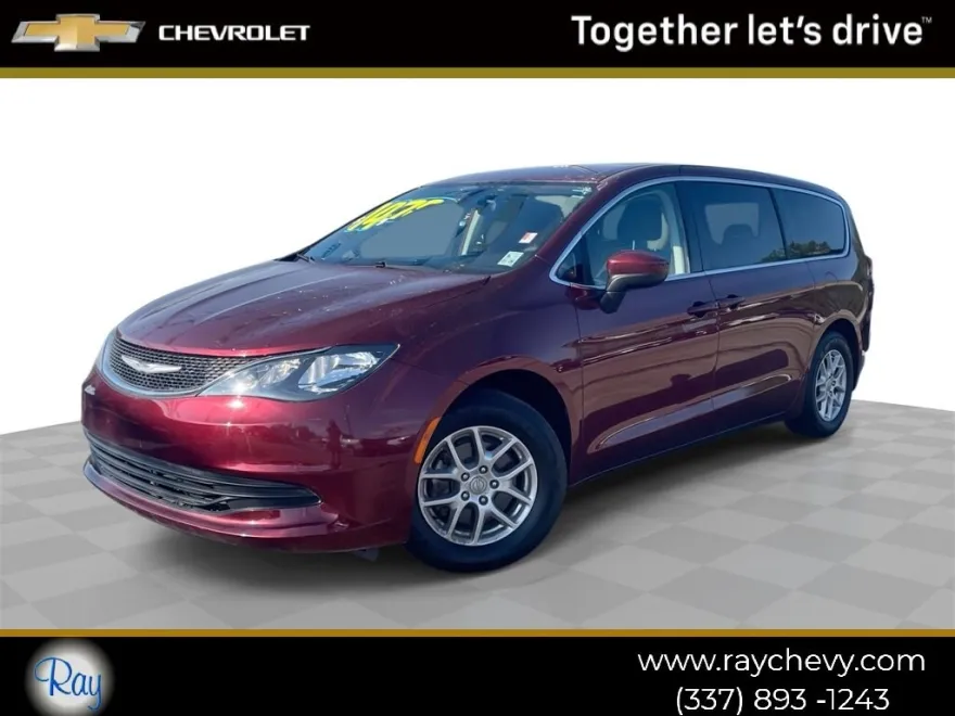 2017 Chrysler Pacifica Touring photo 1