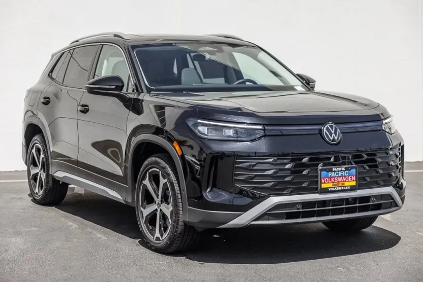 2025 Volkswagen Tiguan SE photo 1