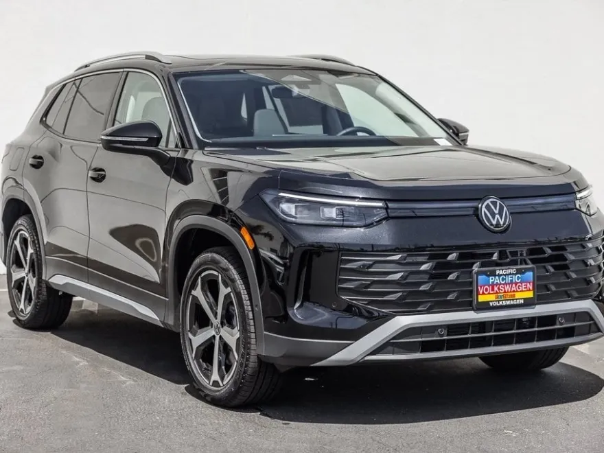 2025 Volkswagen Tiguan SE photo 1