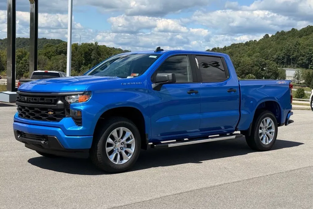 2026 Chevrolet Silverado 1500 Custom photo 1