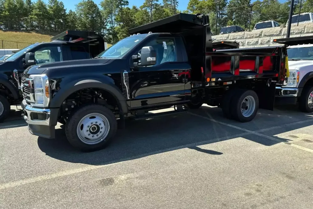 2025 Ford F-550 photo 1