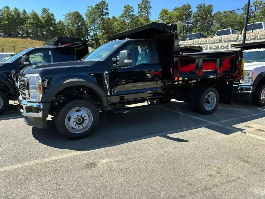 2025 Ford F-550 photo 1
