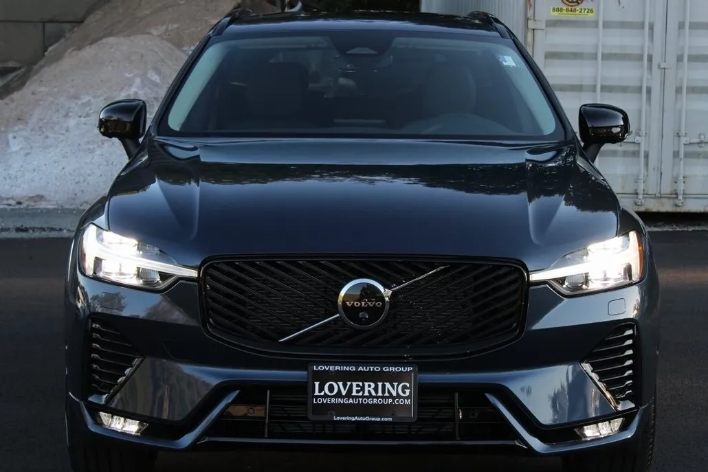 2026 Volvo XC60 B5 Plus photo 1