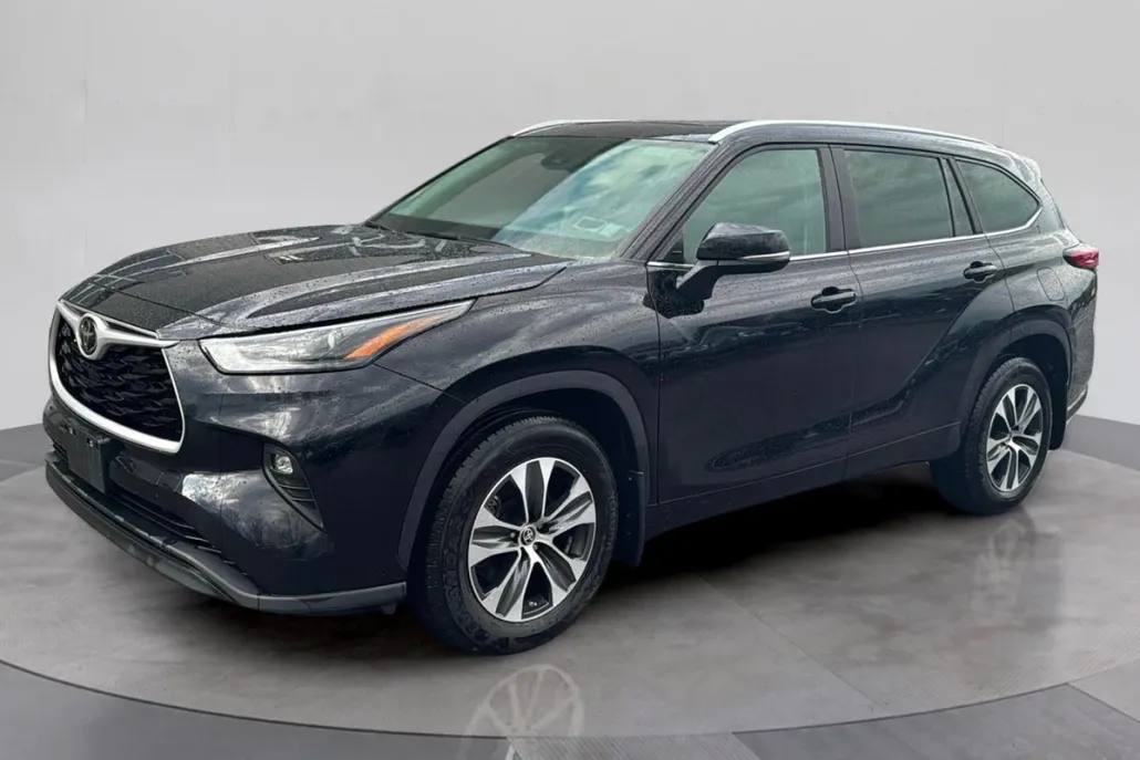 2023 Toyota Highlander L photo 1
