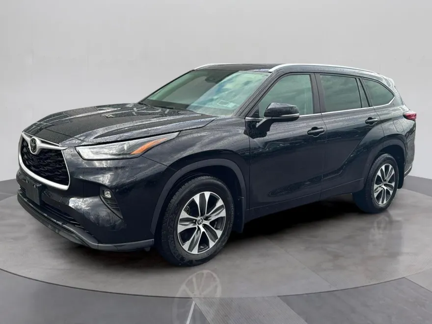 2023 Toyota Highlander L photo 1