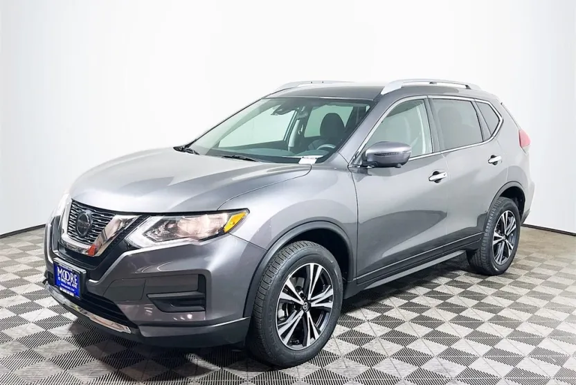 2020 Nissan Rogue SV photo 1