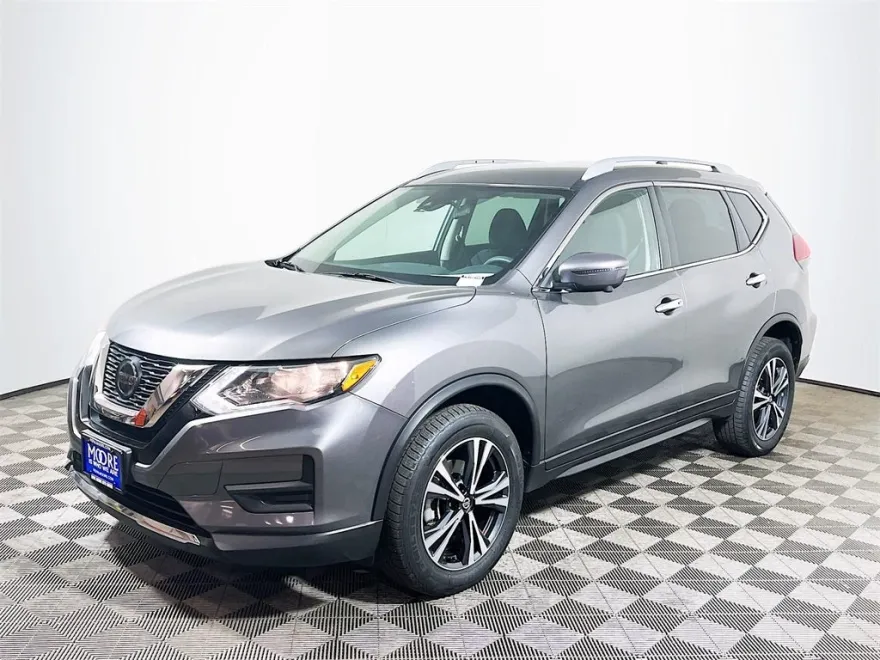 2020 Nissan Rogue SV photo 1