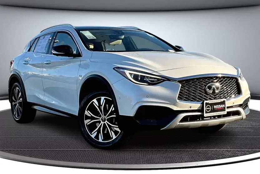 2019 Infiniti QX30 Luxe photo 1