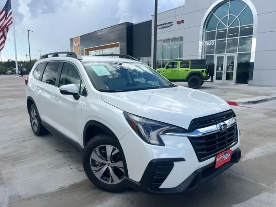 2023 Subaru Ascent Premium photo 1