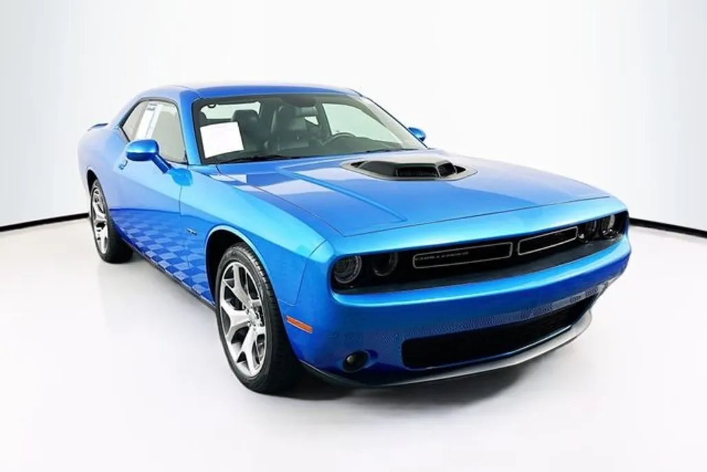 2016 Dodge Challenger R/T Plus photo 1