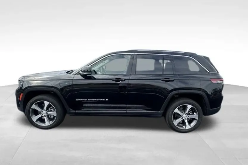 2023 Jeep Cherokee 4xe photo 1