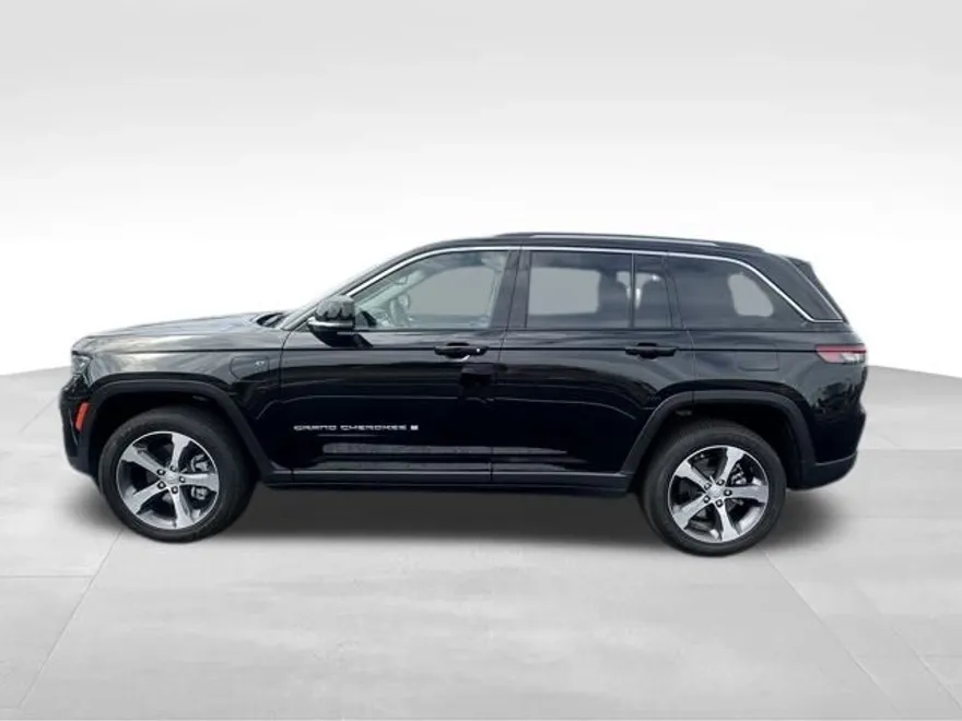 2023 Jeep Cherokee 4xe photo 1