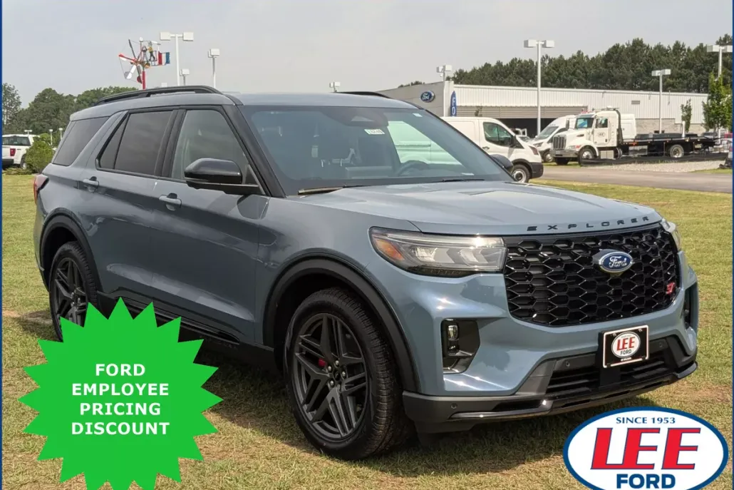 2025 Ford Explorer ST photo 1